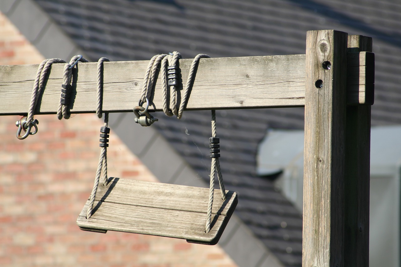 Balançoire en bois: pourquoi ce choix?